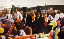 Bild: Im Juli 1974 feierten die beiden ersten Doktoranden der Fakultät für Chemie an der Universität Bielefeld ihre Promotion. Foto: privat
