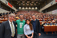 Dr. Udo Witthaus, Abdulvahap Celebi, Shielan Osman und Rektor Prof. Dr.-Ing. Gerhard Sagerer begrüßten die Erstsemester an der Universität Bielefeld. Foto: Universität Bielefeld 