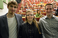 Ausgezeichnete Absolventen (v.l.): Christian Bartz (Biochemie), Lea Schröder und Florian Venghaus (v.l.). Foto: Universität Bielefeld  