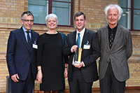 Bild: Bei der Verleihung der Alexander von Humboldt-Professur in Berlin: Rektor der Universität Bielefeld