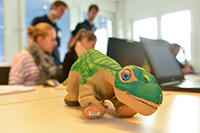 Der Roboterdinosaurier Pleo ist in allen vier Workshops dabei.Foto: Universität Bielefeld