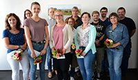 Feierten die Verabschiedung der erfolgreichen Auszubildenden (v.l.): Dr. Sabine Schrader, Anna Kunert, Theresa Raring, Alexander Steinhäuser, Luise Bloch, Ulrike Sambale, Achim Kluck, Jana-Christin Schroer, Tristan Klug (Jugend- und Auszubildendenvertretung), Cornelius Engelbrecht, Monika Brückner und Heinz-Hermann Stellbrink (Personalrat)