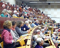 Bild: Bereits am 18. September lädt das Weiterbildungsprogramm Studieren ab 50 zu einer Informationsveranstaltung ein. Foto: Universität Bielefeld