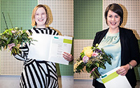 Bild: Lena Gumpert und Christina Löbbering (v.l.) wurden für ihre Abschlussarbeiten ausgezeichnet. Foto: Universität Bielefeld/S. Sättele