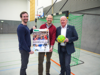 Bereit zum Anwurf des All-Star Games: Ludwig Vogel (Mannschaftsverantwortlicher des Hochschulteams), Dr. Marc Samson-Baudisch (Geschäftsführender Leiter des Hochschulsports) und Ulrich Kaltenborn (Geschäftsführer des TBV Lemgo). 