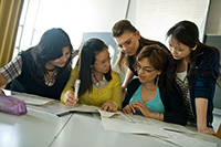 Studierende aus Turin vertiefen an der Universität und in den Gastfamilien ihre SprachkenntnisseStudierende aus Turin vertiefen an der Universität und in den Gastfamilien ihre Sprachkenntnisse.