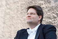 Bild: Florian Ludwig iat Professor für Orchesterdirigieren an der Hochschule für Musik Detmold. Foto: Stefan Kuehle