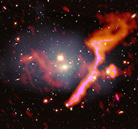 Durch LOFAR haben die Forschenden herausgefunden, dass der Galaxienhaufen Abell 1314 durch die Verschmelzung mit einem anderen Haufen entstanden ist. Abell 1314 ist 460 Millionen Lichtjahre von der Erde entfernt. Bild: Amanda Wilber/LOFAR Surveys Team