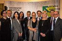 International scientists in Bielefeld: Andrea Esperanza González Torres (University of Guadalajara), Bert Verveld (Amsterdam University of Arts), Maiko Yamaguchi (Osaka University), Cinthya Alejandra Navarro Pantoja (Universidad de Guadalajara), Héctor Raúl Solís Gadea (Universidad de Guadalajara), Angelika Epple (Bielefeld University), Antoine Cazé (Université Paris Diderot), Greta Cummings (University of Alberta), Toshiharu Hase (Osaka Daigaku) und Doug Weir (University of Alberta), Stefano Cavazza (University of Bologna). Photo: Bielefeld University/S. Sättele