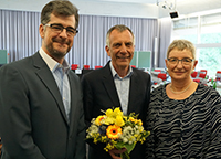 Senatsvorsitzender Prof. Dr. Moritz Kaßmann, Rektor Prof. Dr.-Ing. Gerhard Sagerer und Dr. Annette Fugmann-Hesing, Vorsitzende des Hochschulrats der Universität Bielefeld. Foto: Universität Bielefeld