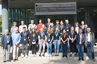 15 Schülerinnen und Schüler aus OWL erhalten diese Woche bei der CeBiTec-Schüler*innen-Akademie einen Einblick in die Biotechnologie.Foto: Universität Bielefeld