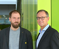 Dr. Jonas Rees (li.) und Prof. Dr. Andreas Zick (re.) vom Institut für interdisziplinäre Konflikt- und Gewaltforschung sind zwei Autoren der neuen Studie. Foto: Universität Bielefeld