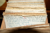 Bild: Auf 90.000 handschriftlich angefertigten Notizzetteln notierte der Soziologe Niklas Luhmann über vier Jahrzehnte seine Gedanken. Foto: Universität Bielefeld