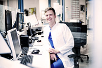 Bild: Der angehende Herzspezialist und Digital Clinician Scientist Dr. med. Dennis Lawin. Foto: Universitätsklinikum OWL Campus Klinikum Bielefeld