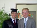 Bild: Buz 215/2003: Personalie - Dr. Daniel Munõz (links) mit Prof. Dr. Joachim Wieland
