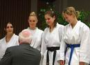 Bild: Buz 215/2003: Das Foto zeigt das Bielefelder Karate-Team Kristin Herold