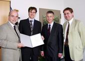 Bild: Buz 218/2004 - Stipendium von der Weidmüller-Stiftung: Rektor Dieter Timmermann