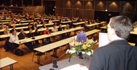 Bild: Mehr als 500 Teilnehmer aus 34 Ländern trafen sich zur 8. Internationalen Bielefeld Konferenz in der Bielefelder Stadthalle.
