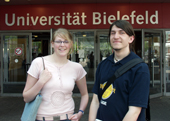 Bild: Katharina Brinkert und Lennart Gehrmann erhalten Stipendien der Stiftung der Deutschen Wirtschaft.