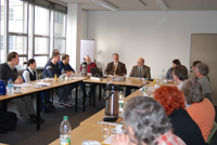 Bild: 10. Treffen der AG der Hochschularchive in Nordrhein-Westfalen: Rektor Dieter Timmermann (Mitte) begrüßt die Archivare.
