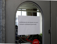 Bild: Vorsorgliche Schließung der Bibliothek im Bauteil S