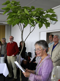 Abschiedsgeschenk als Personaratsvorsitzende: ein Baum für die Universität 