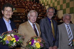 Bild: Dekan Prof. Dr. Reinhold Hedke (3.v l.) verabschiedete die Soziologieprofessoren Prof. Dr. Hartmann Tyrell