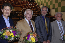 Dekan Prof. Dr. Reinhold Hedke (3.v l.) verabschiedete die Soziologieprofessoren Prof. Dr. Hartmann Tyrell, Prof. Dr. Elmar Lange und Prof. Dr. Günter Albrecht (v.l.)