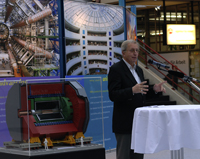 Bild: Eröffnung der CERN-Ausstellung in der Universität Bielefeld