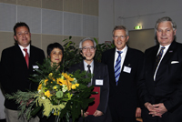 Prof. Dr. Klaus Meerholz (Vorsitzender der Fachgruppe Photochemie), Setsuku Irie, Prof. Dr. Masahiro Irie, Professor Dr. Jochen Mattay (Universitität Bielefeld) und Prof. Dr. Klaus Funke (Bunsengesellschaft für Physikalische Chemie) (v.l.)