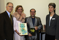 Wolf Ahmed Aries, Professorin Dr. Dr. Ina Wunn, Professor Dr. Homayoun Hemmati und Barbara Knorn, Universitätsbibliothek (v.l.) 