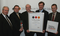 Bild: Freuen sich über die Auszeichnung: v. links: Prof. Dr. Hans-Georg Carstens (Dekan der Fakultät für Mathematik)