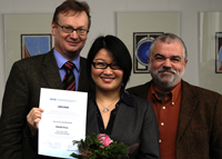 Prorektor Prof. Dr. Johannes Hellermann, Guiru Wu und Professor Dr. Karl Riehs (v.l.)