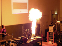 Mit feurigen Experimenten sorgten Wissenschaftler in den vergangenen Jahren bei der Herbstakademie Physik für Aufsehen.