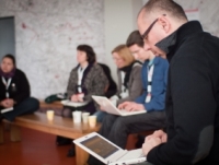 Sie verbinden Lernen mit digitalen Medien: Lehrer, Wissenschaftler und Vertreter aus der Weiterbildung werden beim EduCamp im Oberstufenkolleg an der Universität Bielefeld diskutieren. Das Bild stammt vom EduCamp in Bremen im März 2011.