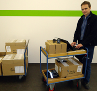 Koordiniert die Ausgabe der neuen VoIP-Telefone: Dipl.-Ing. Michael Ladage aus dem Hochschulrechenzentrum.