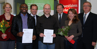 Preisvergabe: Corinna Hirschberg, Hermann Monkam, Michael W. Böllhoff, Daniel Brooks, Hans-Jürgen Simm, Juniorprofessorin Dr. Maria Kronfeldner und Axel Frick (v.l.).