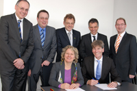 Bild: Unterzeichneten in der Universität Bielefeld die Zielvereinbarung mit der Wissenschaftsministerin Svenja Schulze (v.l.): Karl-Heinz Sandknop (Vizepräsident Hochschule Hamm-Lippstadt)