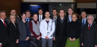 Dissertationspreisvergabe (v.l.): Ortwin Goldbeck, Kirsten Bergmann, Prorektor Prof. Dr. Martin Egelhaaf, Sandra Legge, Michael Daniel Möller, Antje-Maria Möttig-Klenner, Daniel Bojer, Christian Kandler, Alexis Feldmeier, Markus Severitt, Theo Jung, Susann Fegter, Kanzler Hans-Jürgen Simm und Prof. Helmut Steiner.