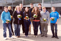 Freuen sich über den Abschluss ihrer Ausbildung an der Universität Bielefeld (von links nach rechts): Eduard Zeller, Olga Paustian, Manuela Reger, Kornelius Berg, Birte Brosent, Wilhelm Neufeld, Christina Derksen, Joshua Luce, Daniel Köhler und Pascal Michels.