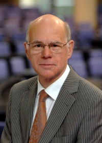 Bild: Bundestagspräsident Norbert Lammert spricht am 15. Mai in der Universität Bielefeld über Herausforderungen der Demokratie. Foto: Achim Melde/Deutscher Bundestag