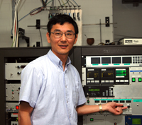 Bild: Professor Yiguang Ju wird bis 2014 mehrfach in der Bielefelder Universität zu Gast sein.