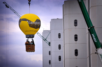 Bild: Beeindruckende Aussichten über das gesamte Campus-Gelände verspricht beim Sommerfest eine Fahrt in einem der drei Kran-Ballone.