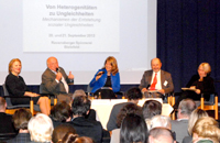 Auf dem Podium diskutierten zur Eröffnung des SFB (v.l.): Prof. Dr. Ulrike Detmers, Dr. Norbert Blüm, Moderatorin Petra Pinzler, Dr. Dr. h.c. Stefan Hradil und Dr. Antje Vollmer.   