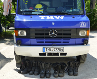 Die durchweichten Stiefel müssen entsorgt werden. Das Wasser war mit Schadstoffen konterminiert.