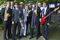 Spielen im Fahrstuhl in Zahn C: die Ska-Band „Funky Fish & the Skangaroos“. Foto: Kevin Diekmann