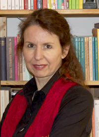 The literary scholar Prof. Dr. Nicole Colin from Bielefeld University has received the deutsch-französischer Parlamentspreis for her post-doctoral habilitation. Her thesis analyses the underlying process and the background to the enthusiastic reception of German playwrights in French theatre. Photo: Lino Stratmann