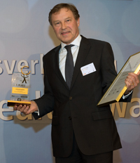 Chancellor Hans-Jürgen Simm receiving the prize.
Photo: Thomas Tratnik, EuPD RSM
