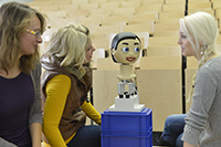 Flobi ist einer der emotionalen Roboter, um die es unter anderem auf der Konferenz HRI 2014 in Bielefeld geht. Der Roboterkopf wurde am Exzellenzcluster CITEC entwickelt. Foto: Universität Bielefeld