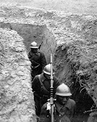 Afrikanische Kolonialsoldaten 1939 in einem französischen Schützengraben  (Quelle: S.I.R.P.A.)   